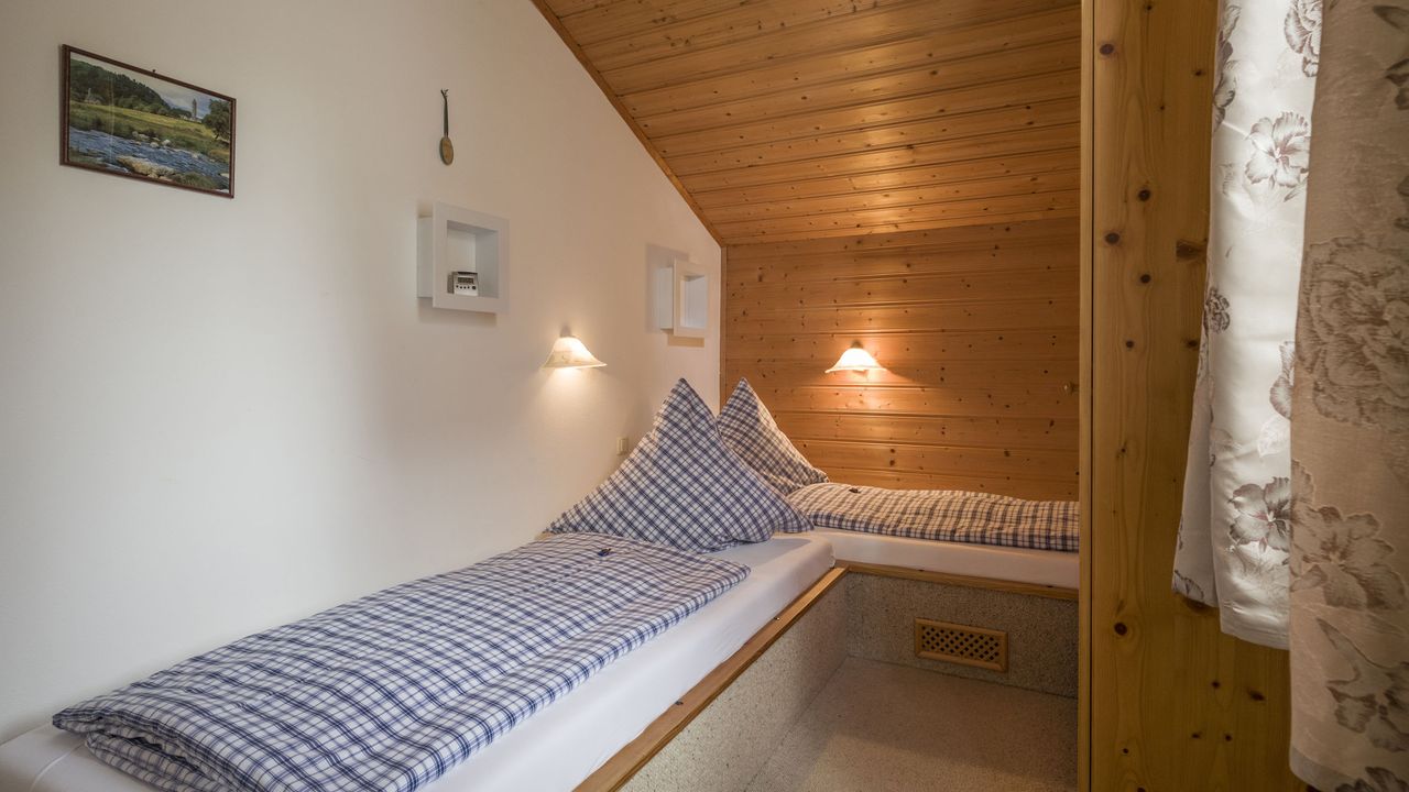 Schlafzimmer mit zwei Einzelbetten Schlafzimmer mit zwei Einzelbetten